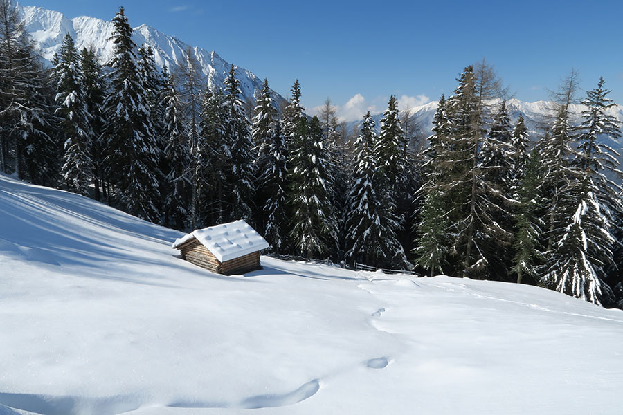 Hütte im Neuschnee