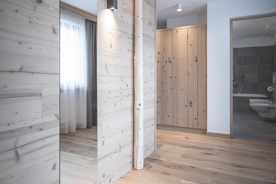 Arredamento in legno dell'Appartamento A - "my living"